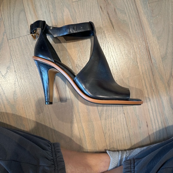 Vince Camuto Black Heels - Picture 2 of 5